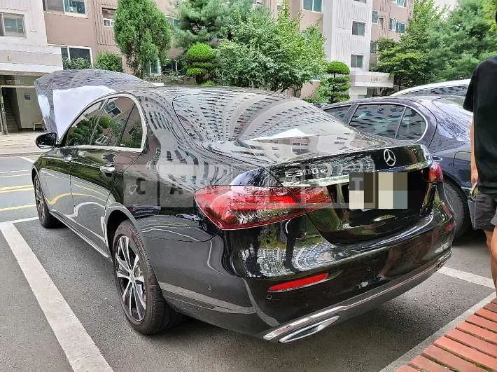 Photo 2 of 24: 2020 Mercedes-Benz E300 e 4Matic — Korean insurance auction