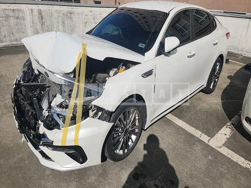 Photo 2 of 8: 2018 Kia K5 — Korean insurance auction
