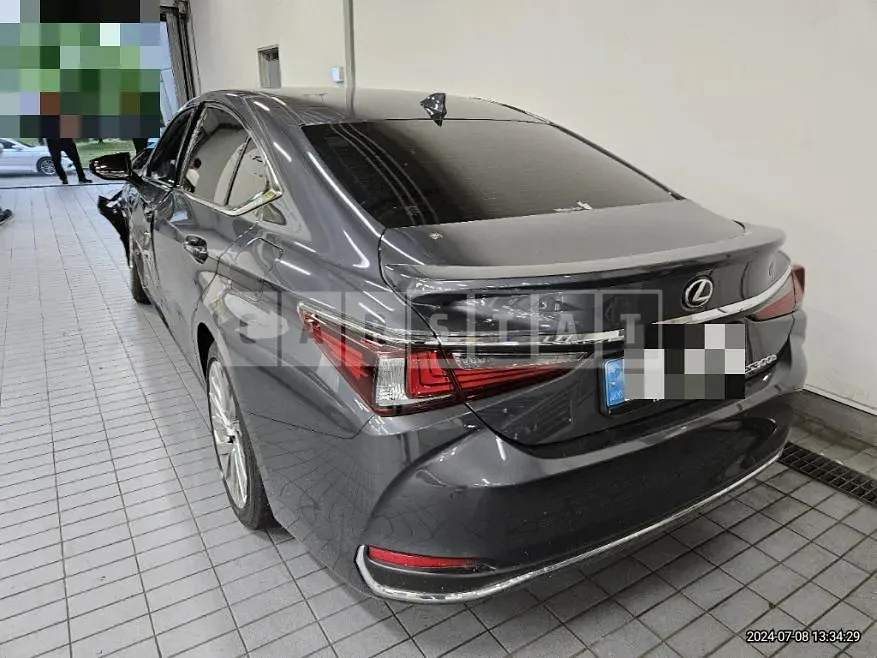 Photo 2 of 14: 2023 Lexus ES300h — Korean insurance auction