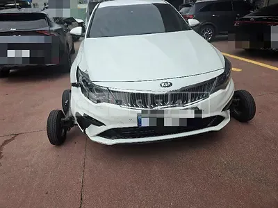 Photo 1 of 25: 2019 Kia K5 — Korean insurance auction