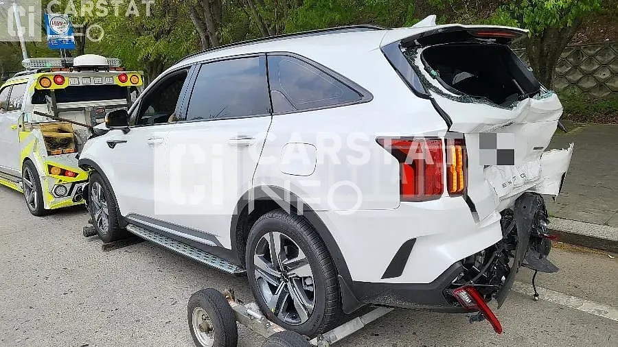 Photo 2 of 5: 2022 Kia Sorento, VIN KNARL81GBNA106902 — Korean insurance auction