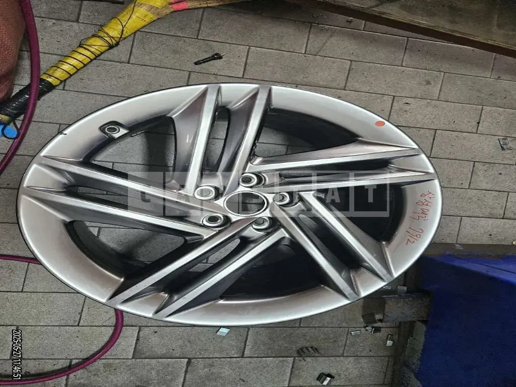 Photo 3 of 3: 2024 Genesis (parts) G80 2.5T Wheel — Korean insurance auction