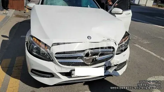 Photo 2 of 7: 2015 Mercedes-Benz C 200, VIN WDDWF4CB7FF045333 — Korean insurance auction