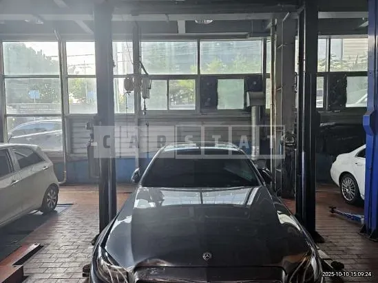 Photo 2 of 50: 2019 Mercedes-Benz E300 — Korean insurance auction
