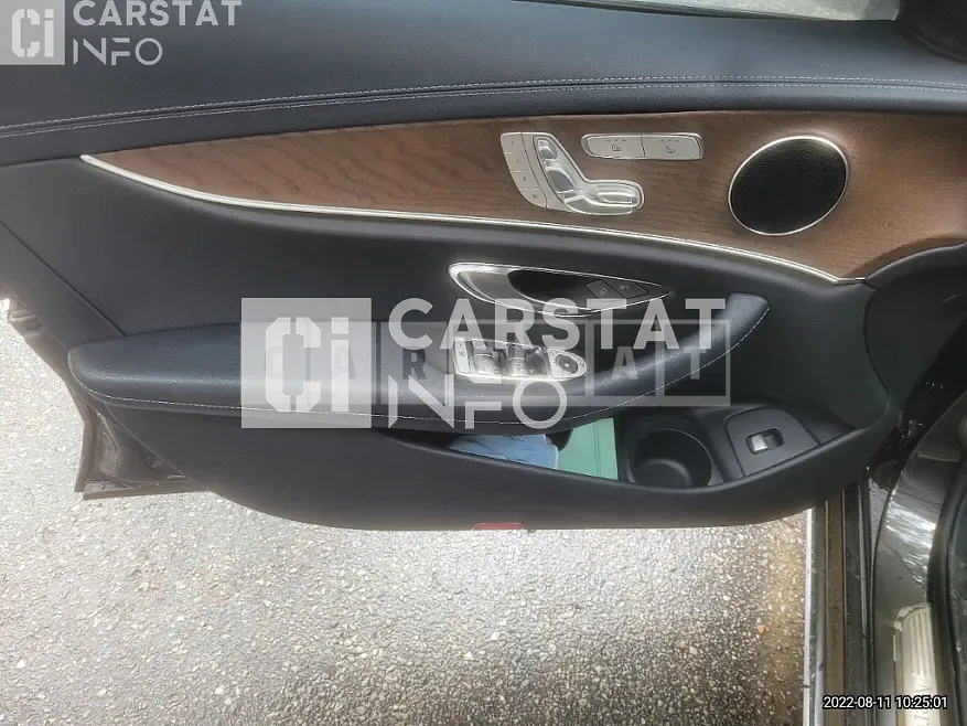 Photo 2 of 32: 2021 Mercedes-Benz E250, VIN W1KZF4FB5MA951175 — Korean insurance auction