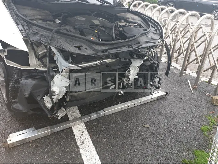 Photo 2 of 16: 2018 Maserati Levante, VIN ZN661XUG1JX286861 — Korean insurance auction