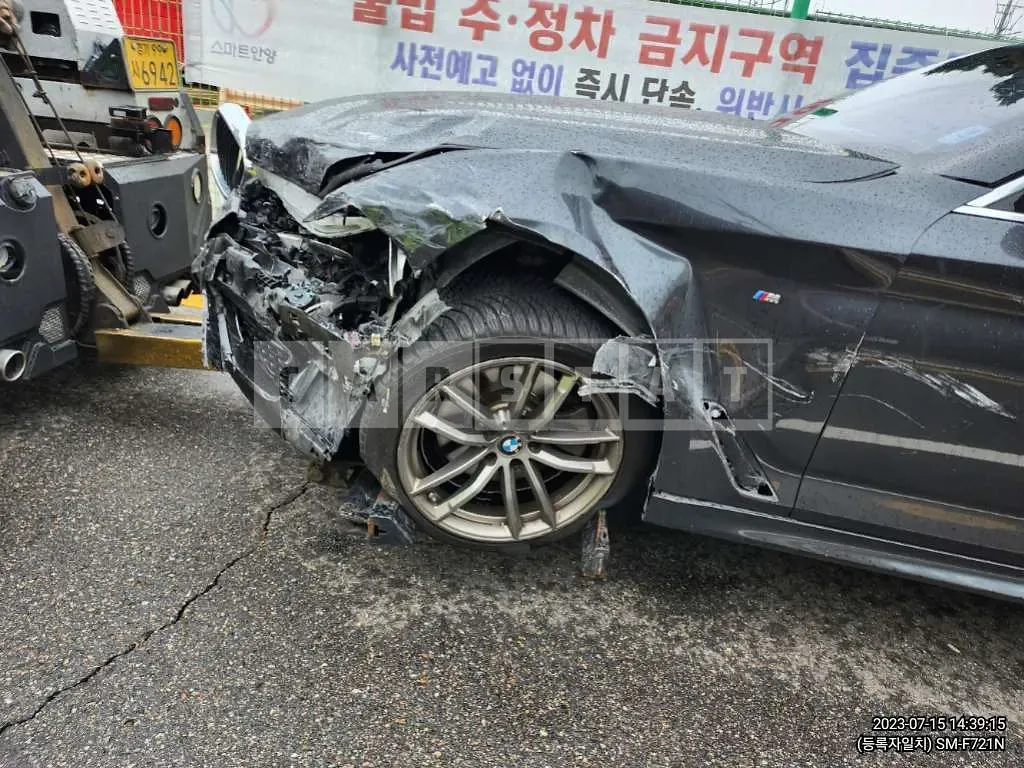 Photo 2 of 16: 2018 BMW 520d xDrive, VIN WBAJC5103JWB85215 — Korean insurance auction