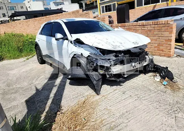 Photo 2 of 13: 2024 Hyundai Modern Ionic 5 — Korean insurance auction