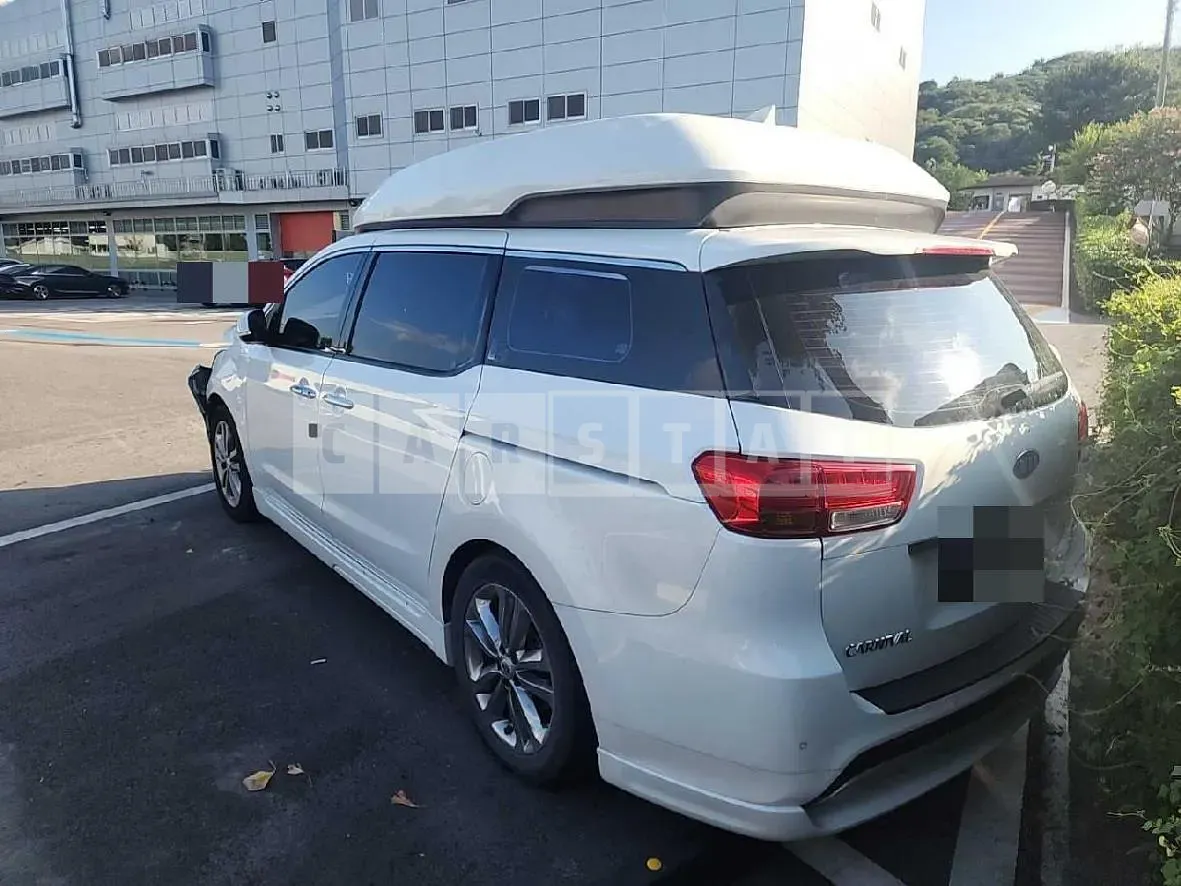 Photo 2 of 15: 2017 Kia Carnival High Limousine, VIN KNAME81ABJS418652 — Korean insurance auction