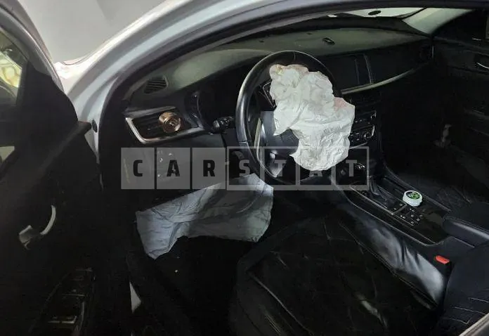 Photo 2 of 6: 2019 Kia K5 2.0 — Korean insurance auction