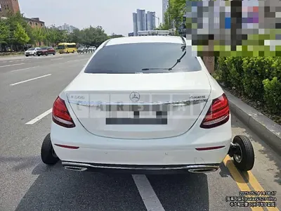 Photo 1 of 13: 2019 Mercedes-Benz E300 4Matic — Korean insurance auction