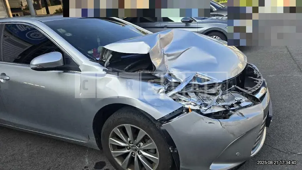 Photo 2 of 9: 2015 Toyota Camry — Korean insurance auction