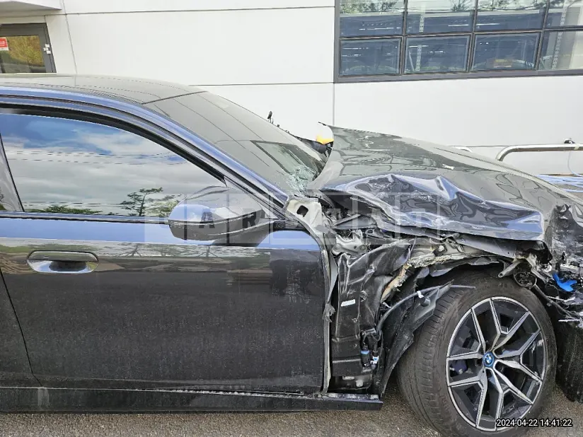 Photo 2 of 21: 2024 BMW i5 eDrive40 — Korean insurance auction