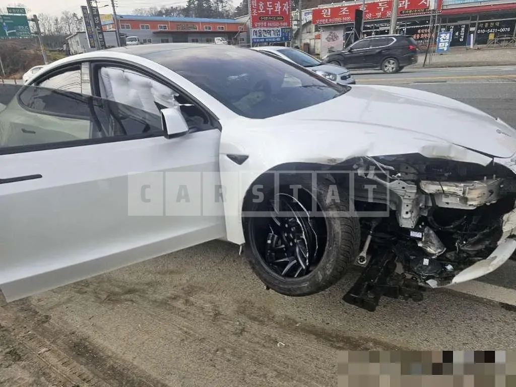 Photo 2 of 4: 2024 Tesla Model 3 Long Range — Korean insurance auction