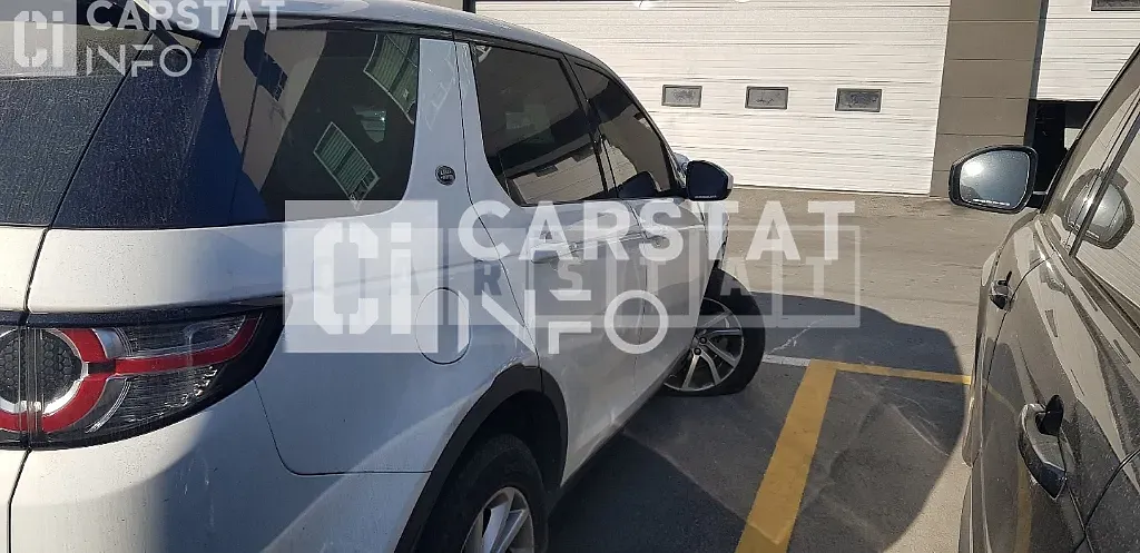 Photo 2 of 10: 2017 Land Rover Discovery Sports 2.0d, VIN SALCA2BN2HH709842 — Korean insurance auction
