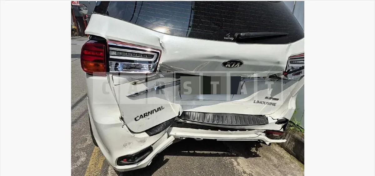 Photo 2 of 7: 2018 Kia Carnival Gasoline — Korean insurance auction