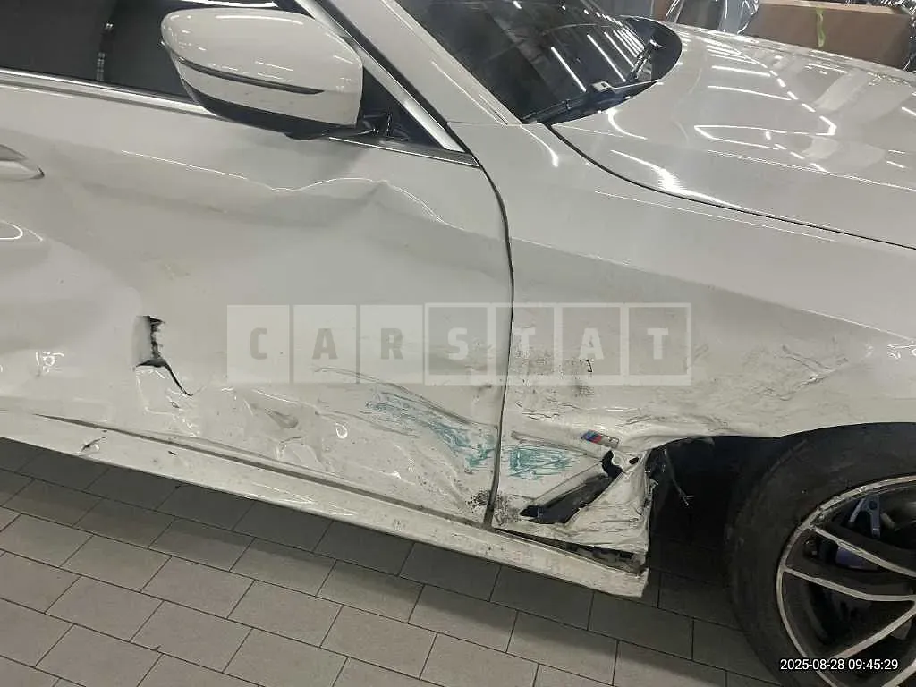Photo 2 of 25: 2022 BMW 520i — Korean insurance auction