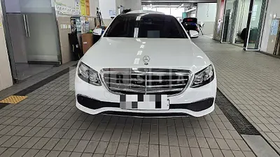 Photo 1 of 7: 2019 Mercedes-Benz E220d — Korean insurance auction