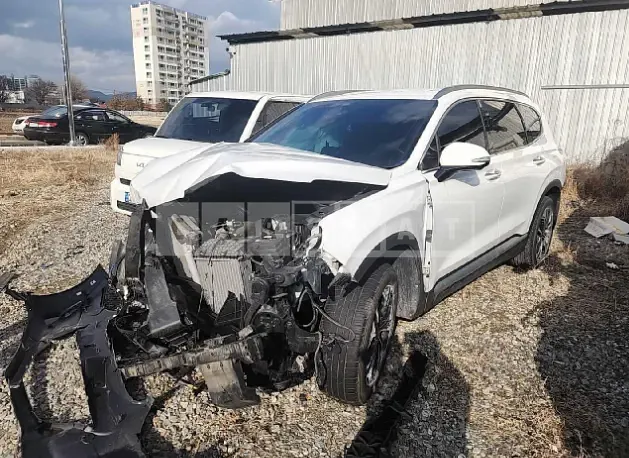 Photo 2 of 11: 2020 Hyundai Santa Fe, VIN KMHS381ABLU196600 — Korean insurance auction