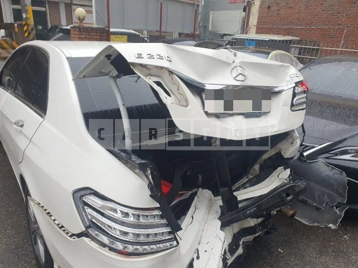 Photo 2 of 31: 2014 Mercedes-Benz E220 CDI — Korean insurance auction