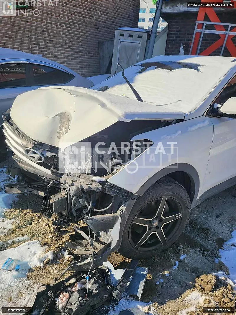 Photo 2 of 6: 2015 Hyundai Santa Fe, VIN KMHSU81UBGU577833 — Korean insurance auction