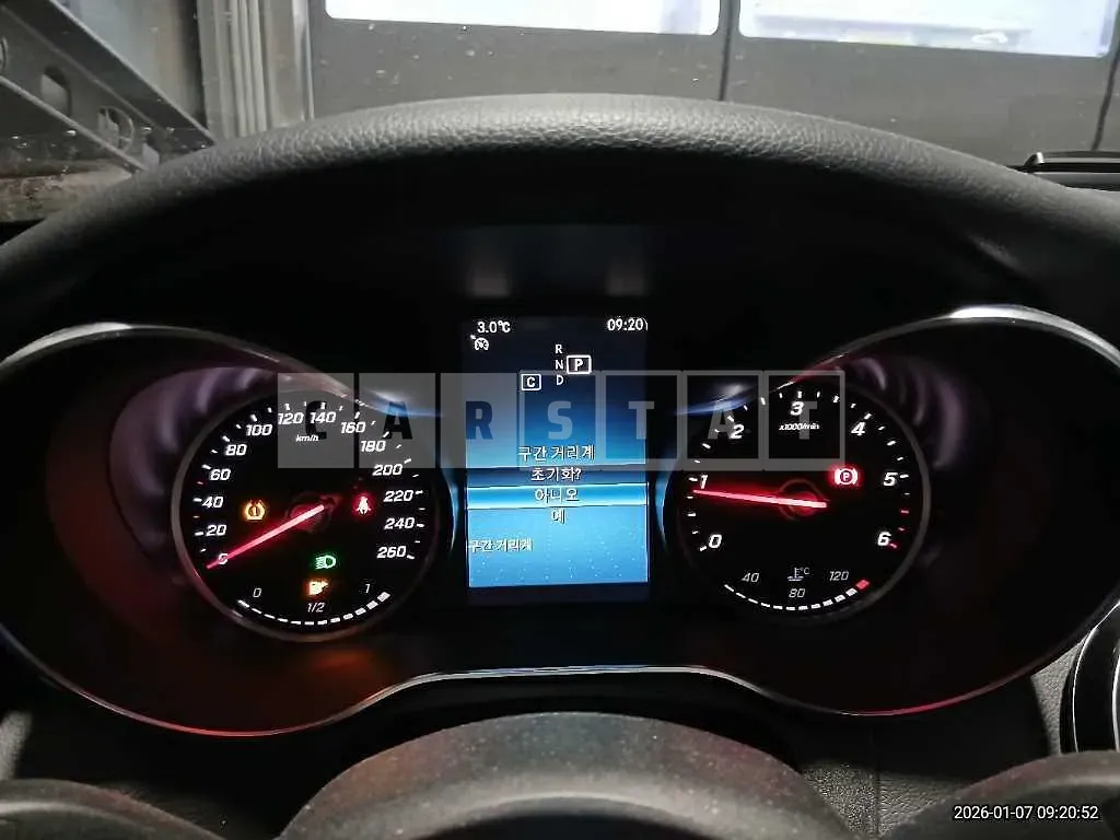 Photo 2 of 28: 2018 Mercedes-Benz C 220 d — Korean insurance auction