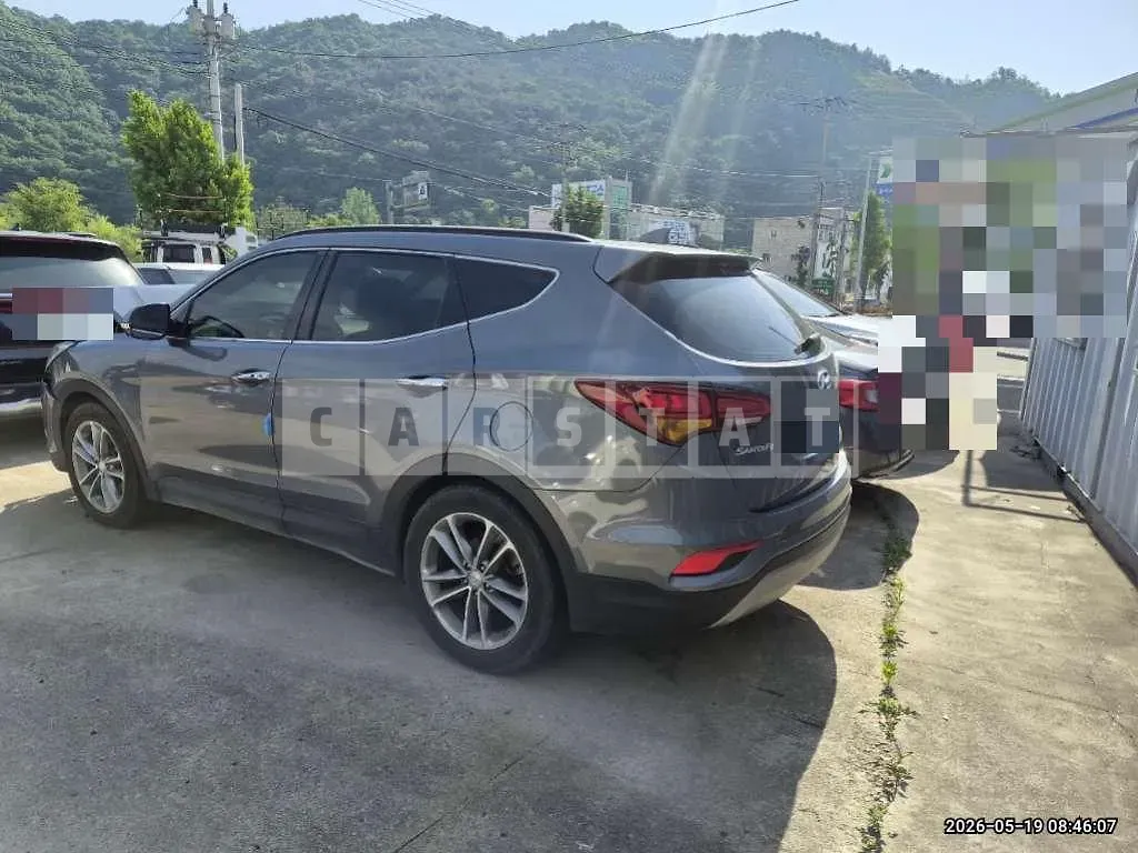 Photo 2 of 8: 2016 Hyundai Santa Fe DM — Korean insurance auction