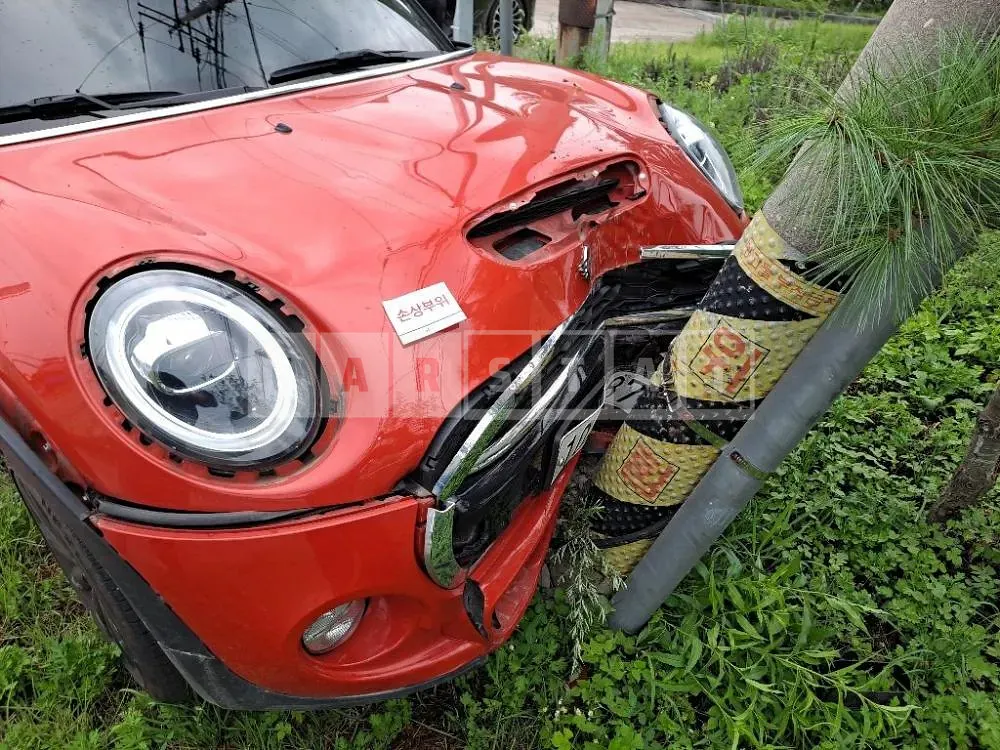 Photo 2 of 18: 2019 MINI Cooper, VIN WMWXP7104K2L26485 — Korean insurance auction
