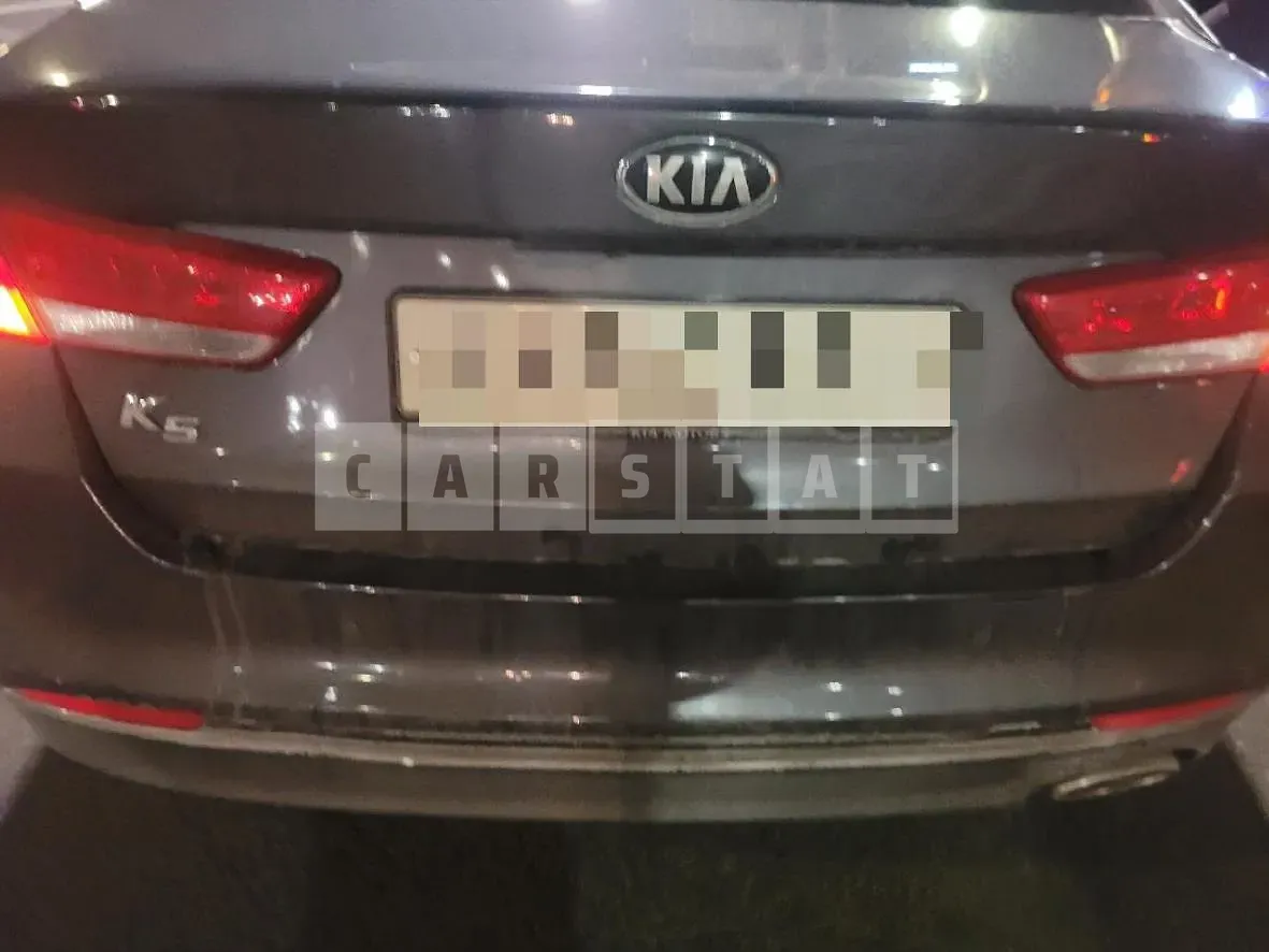 Photo 2 of 9: 2017 Kia K5, VIN KNAGS411BJA222645 — Korean insurance auction