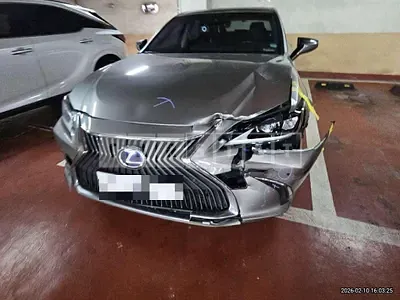 Photo 1 of 17: 2019 Lexus ES300h — Korean insurance auction