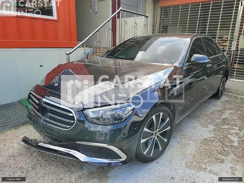Photo 2 of 15: 2021 Mercedes-Benz E300e, VIN W1KZF5EB0MA947056 — Korean insurance auction