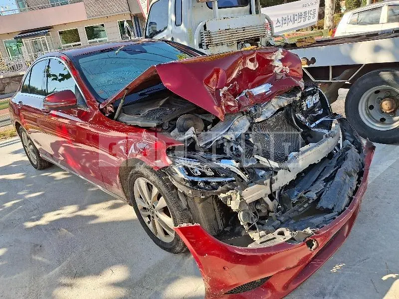 Photo 2 of 48: 2019 Mercedes-Benz C220d, VIN WDDWF1EB3KR473632 — Korean insurance auction
