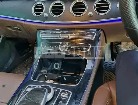 Photo 2 of 9: 2018 Mercedes-Benz E220 d 4Matic, VIN WDDZF0FB7JA457257 — Korean insurance auction