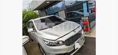 Photo 1 of 16: 2017 Kia Carnivals — Korean insurance auction