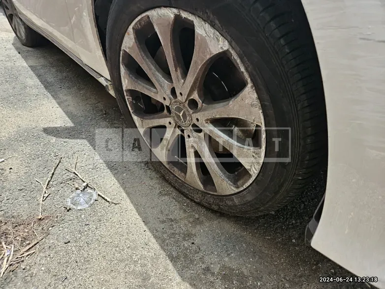 Photo 2 of 19: 2019 Mercedes-Benz E300 4Matic — Korean insurance auction