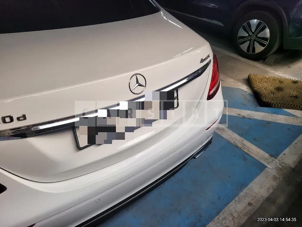 Photo 2 of 16: 2019 Mercedes-Benz E220 d 4Matic Exclusive (1,, VIN WDDZF0FB8KA614652 — Korean insurance auction