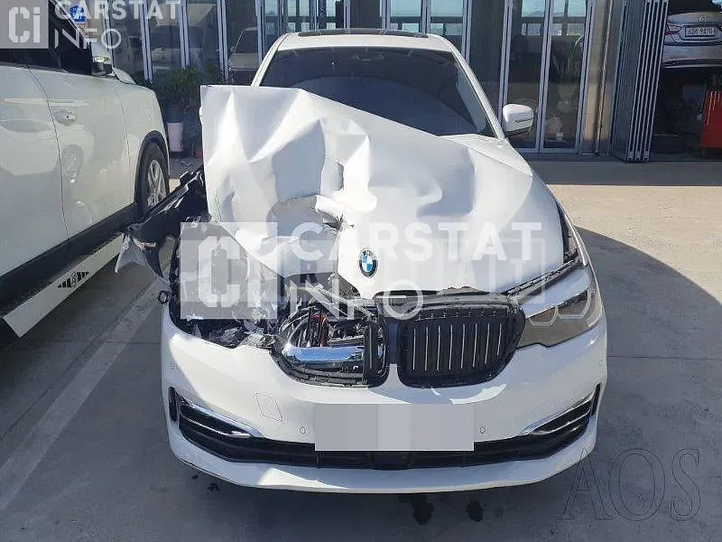 Photo 2 of 15: 2019 BMW 530i Luxury — Korean insurance auction