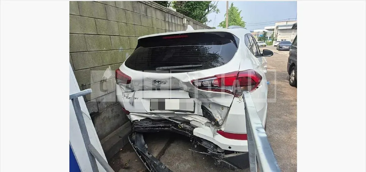 Photo 2 of 13: 2017 Hyundai Tucson TL 1.7 — Korean insurance auction