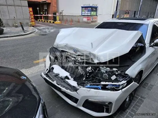 Photo 2 of 14: 2022 BMW M760Li xDrive, VIN WBA7U6100NCJ47040 — Korean insurance auction