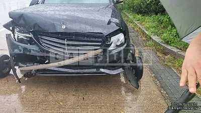 Photo 1 of 10: 2019 Mercedes-Benz E 300 4Matic, VIN WDDZF4KB3KA533149 — Korean insurance auction