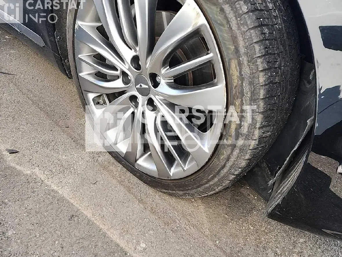 Photo 2 of 19: 2017 Genesis G80 3.3 — Korean insurance auction