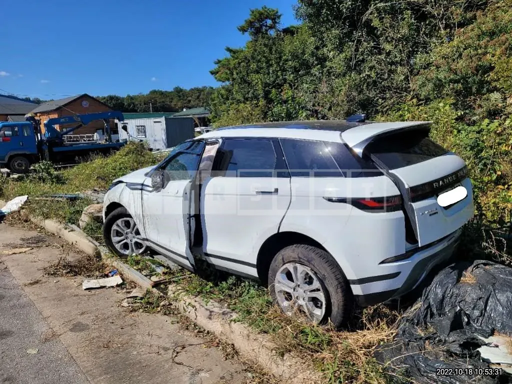 Photo 2 of 8: 2020 Land Rover Range Rover Evoque D150, VIN SALZA2BN1LH068881 — Korean insurance auction