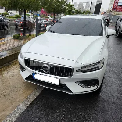 Photo 1 of 24: 2021 Volvo S60 B5, VIN 7JRZSL12DMG092803 — Korean insurance auction
