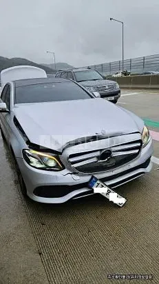 Photo 2 of 4: 2017 Mercedes-Benz E 300 — Korean insurance auction
