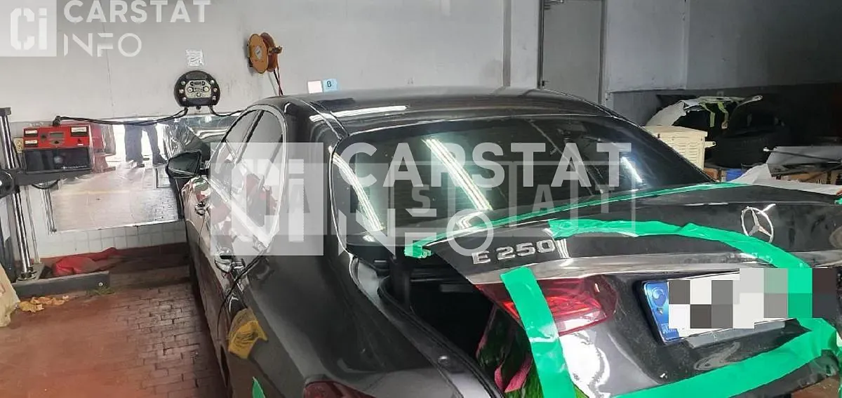 Photo 2 of 21: 2021 Mercedes-Benz E250 — Korean insurance auction