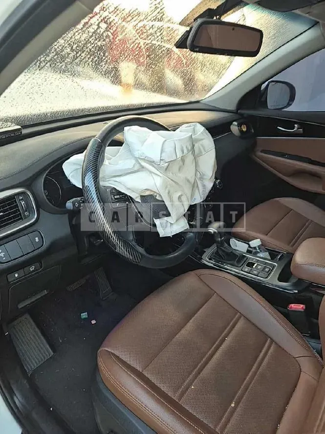 Photo 2 of 12: 2018 Kia Sorento — Korean insurance auction