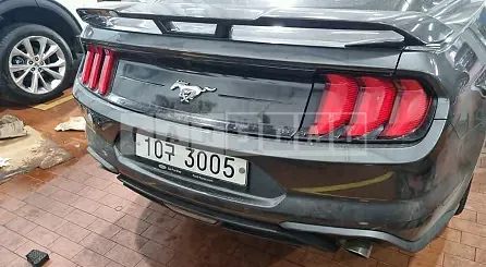 Photo 2 of 17: 2018 Ford Mustang 2.3 Coupe, VIN 1FA6P8TH3J5120035 — Korean insurance auction