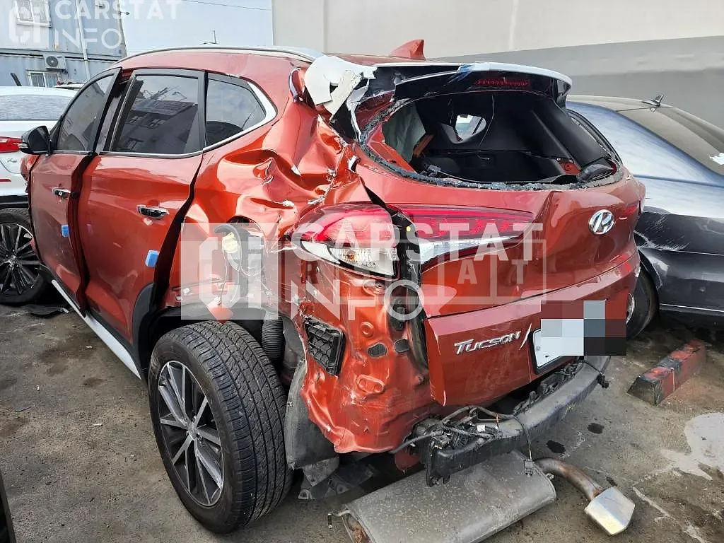 Photo 2 of 12: 2016 Hyundai Tucson 1.7, VIN KMHJ3815GHU298035 — Korean insurance auction