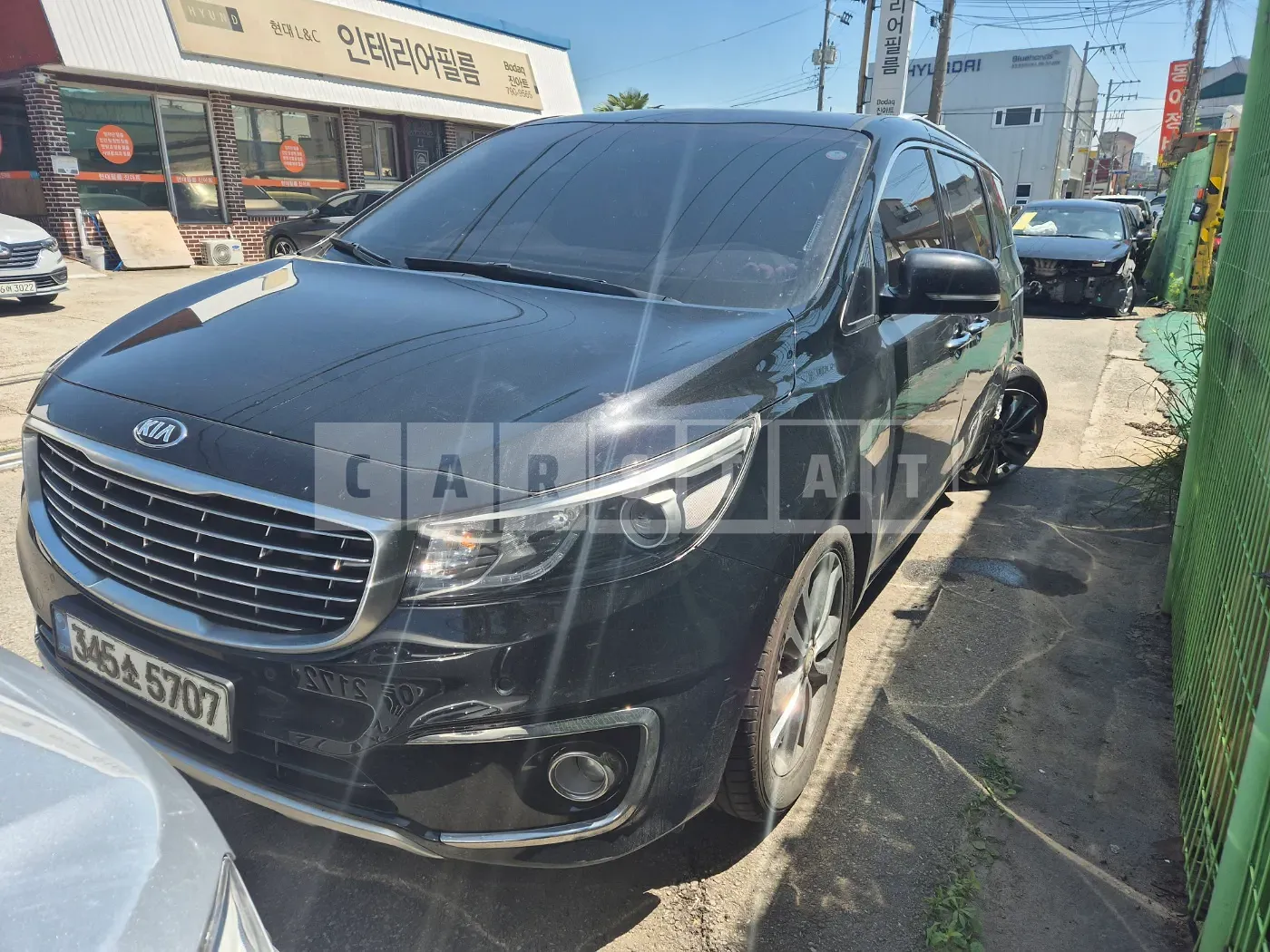 Photo 2 of 16: 2016 Kia Carnival (Diesel, 9 -Seater) — Korean insurance auction