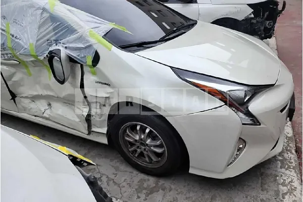Photo 2 of 13: 2016 Toyota Prius — Korean insurance auction
